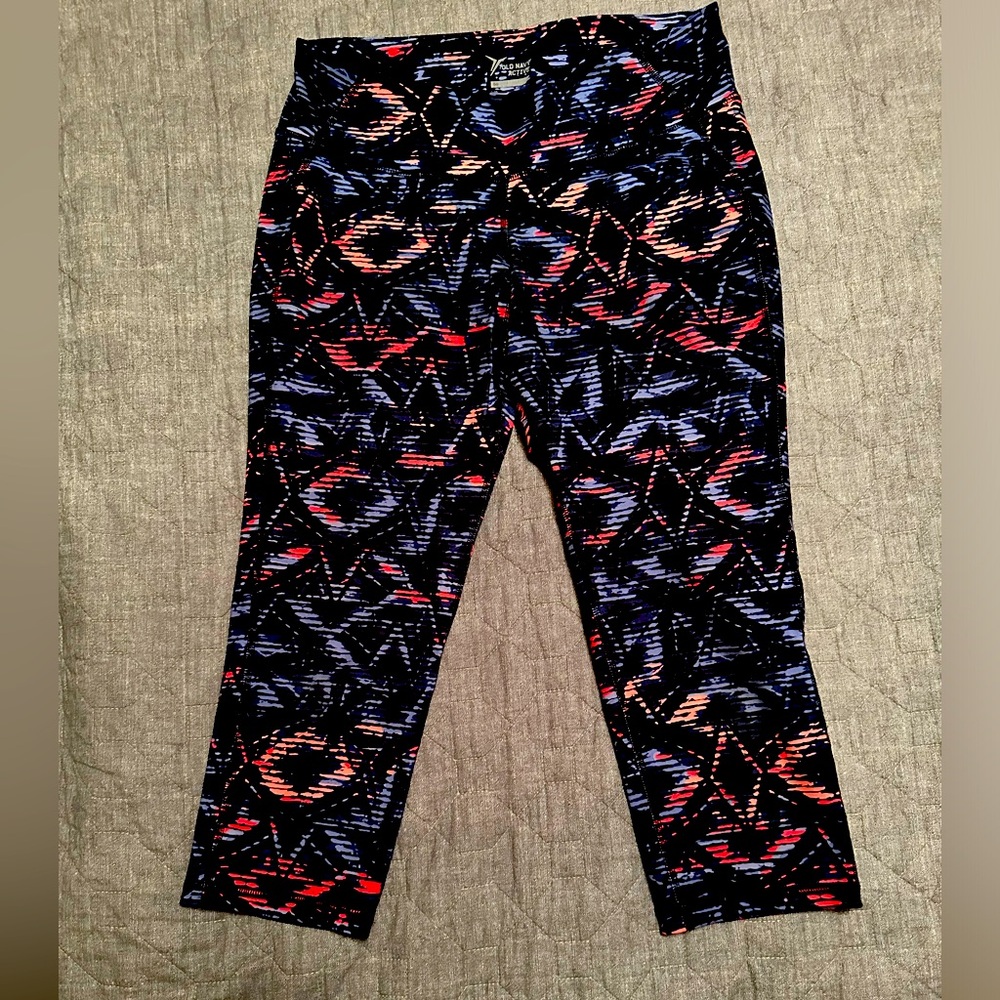 Old Navy capri exercise leggings mid-to-low rise - size L
